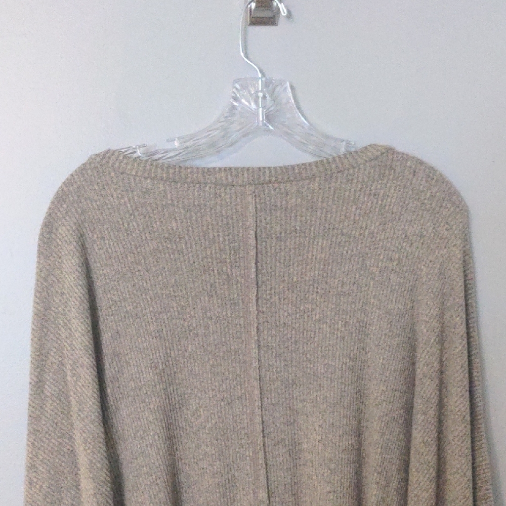 EUC✨ HUDSON GRAY oversized medium (XL) oatmeal short sleeve v-neck knit top - Picture 8 of 14